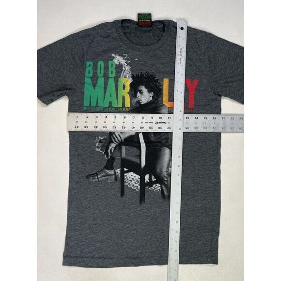 Bob Marley Smoking Weed Graphic T-shirt Women Small Gray Short Sleeve Music - Picture 6 of 6